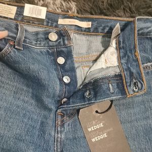 wedgie high rise size 28 distressed levis nwt